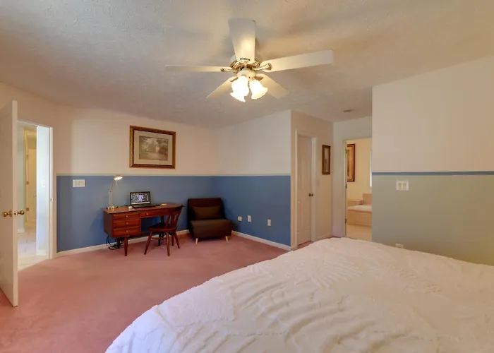 Pine Knoll Shores Getaway - Walk To Beach!