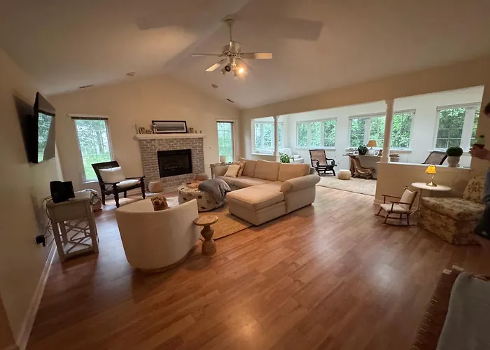 Pine Knoll Shores Vacation House- Private Beach Access-Family Friendly